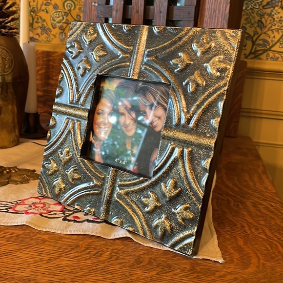 Photo frame 8x8 with "tin ceiling" embossed accent 8x8 inches - Picture 3 of 4